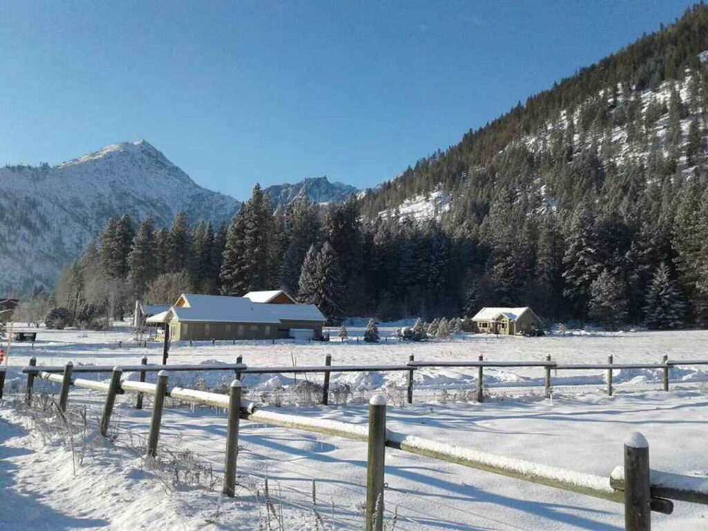 ICICLE ROAD, 2 MILES FROM TOWN