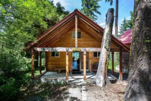 Journey's End on Fish Lake by NW Comfy Cabins