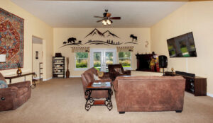 Spacious Private Lodge with Mountain Views